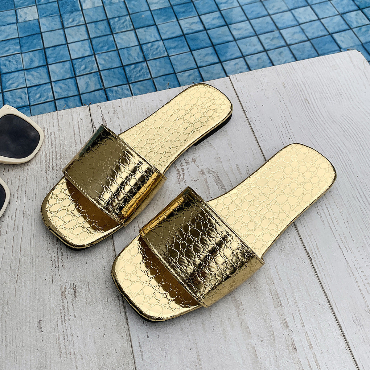 Fashion Crocodile-textured Slides Slippers Summer Square Toe Flat Sandals Summer Seaside Vacation Beach Shoes For Women